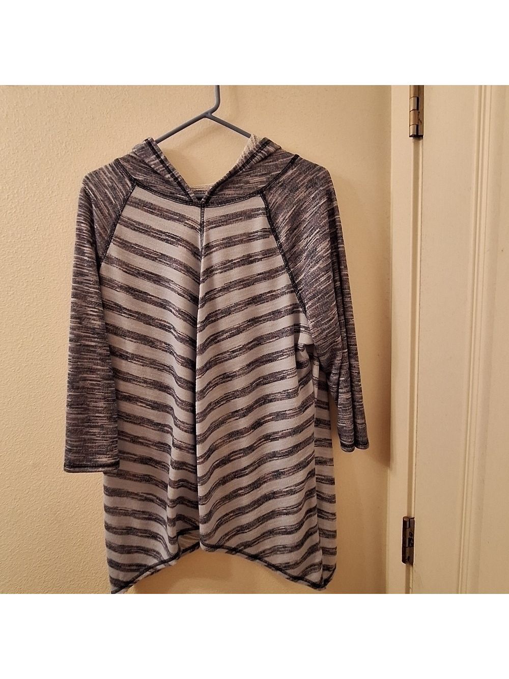 Avenue Striped Lightweight Hoodie Sweatshirt Top 18/20